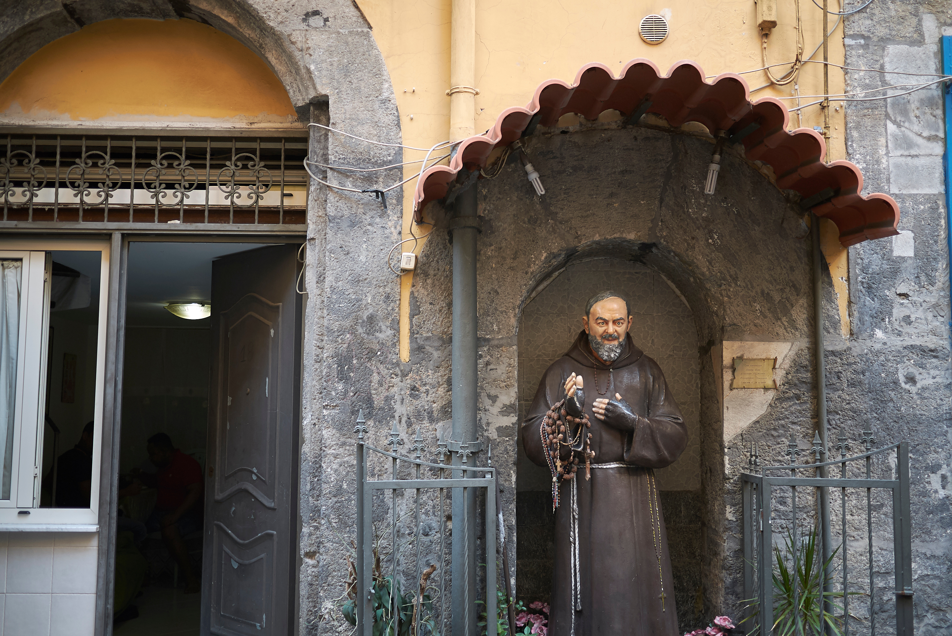 Altare votivo in vicolo