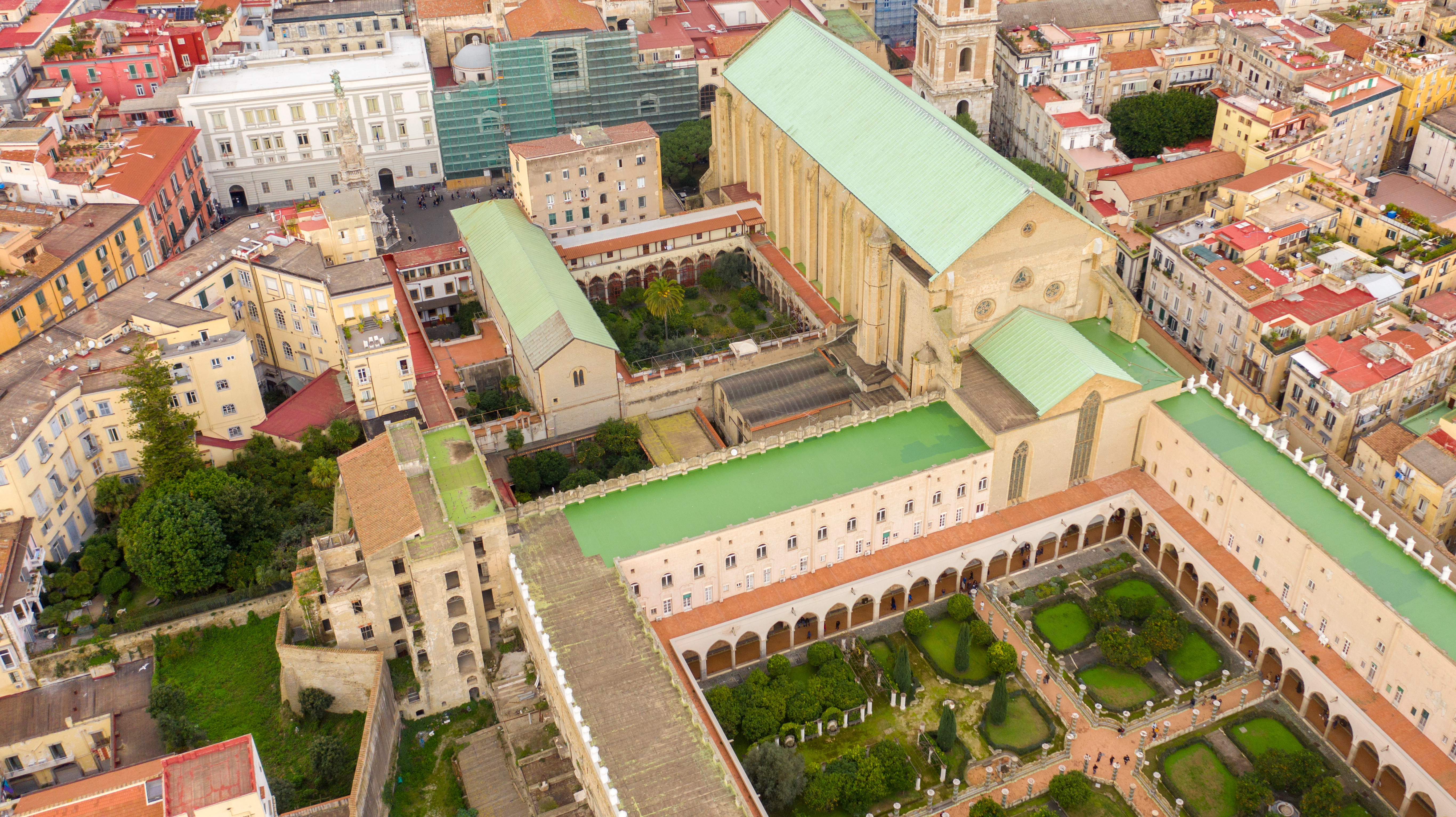 Basilica e chiostro di Santa Chiara