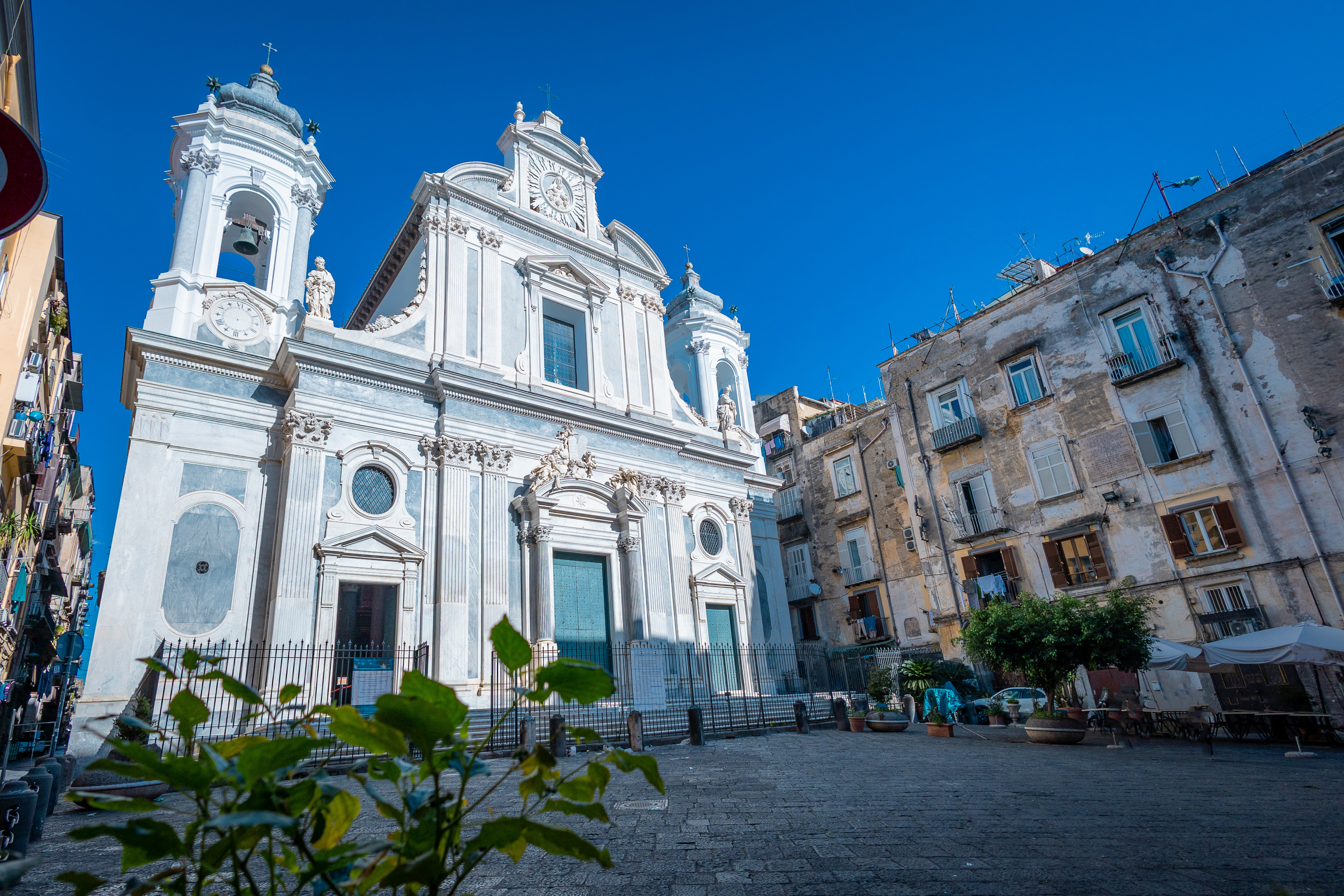 Largo e Chiesa dei Girolamini