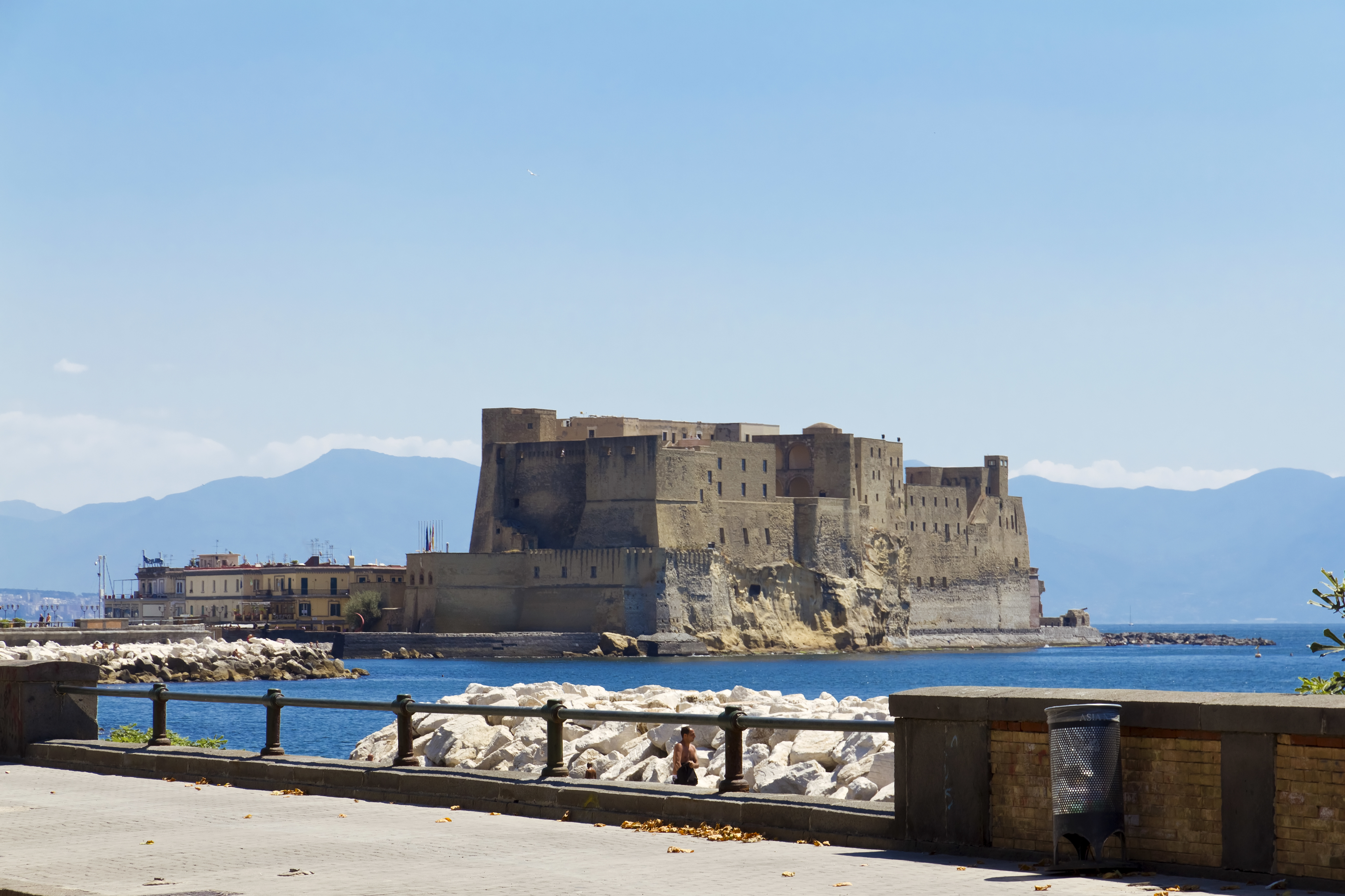 Lungomare con Castel dell'Ovo