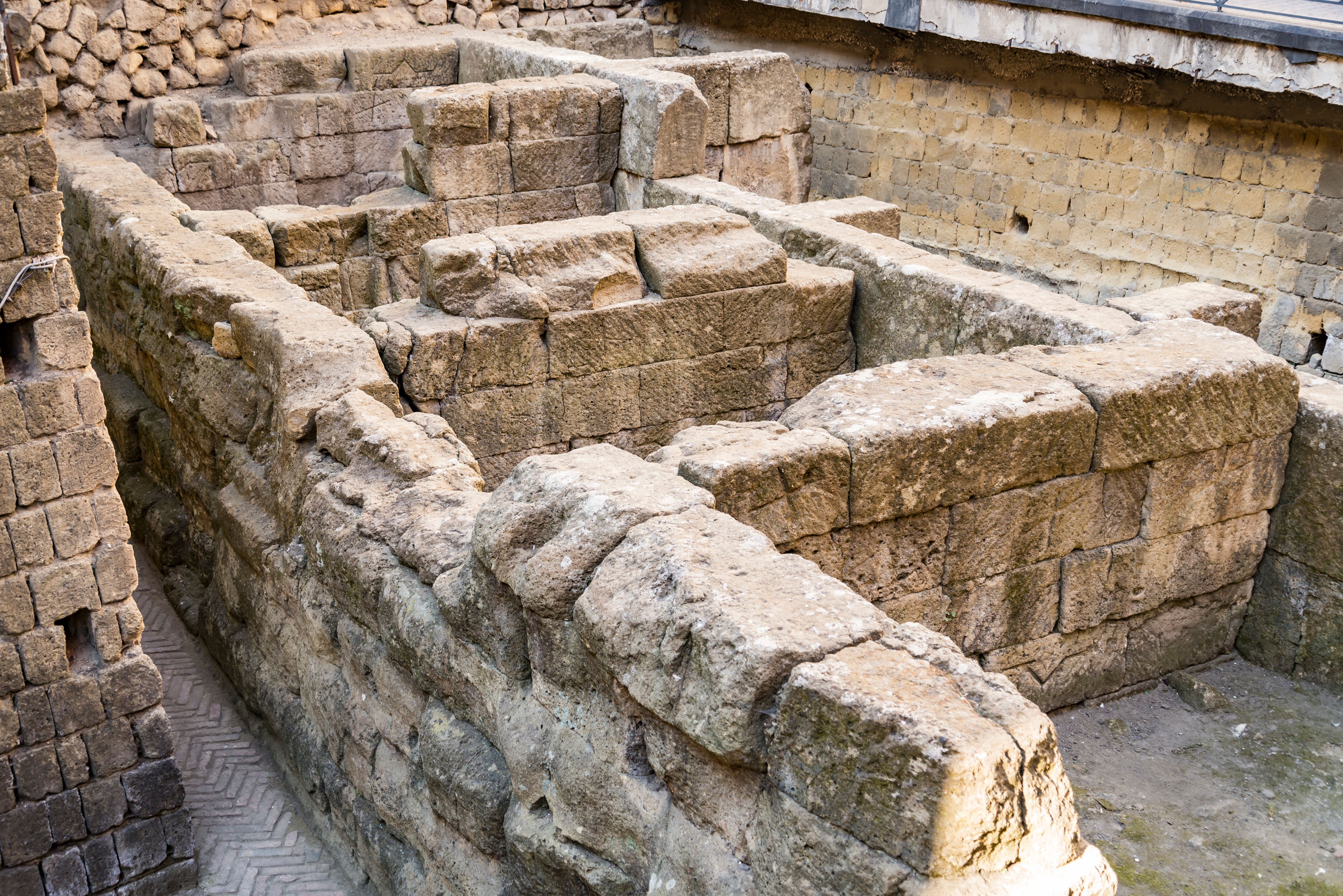 Mura greche di Piazza bellini