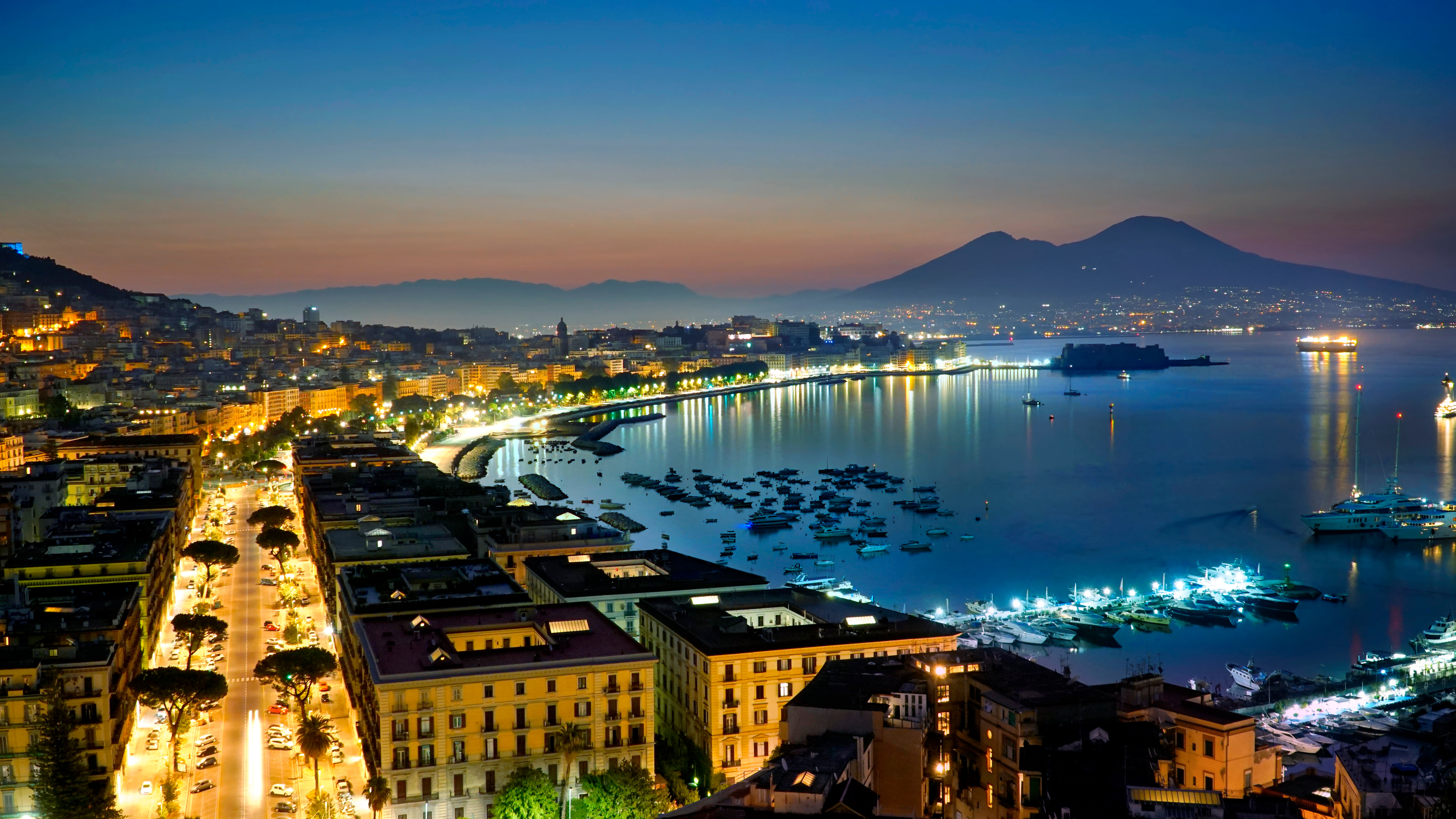 Panorama notturno del Golfo di Napoli